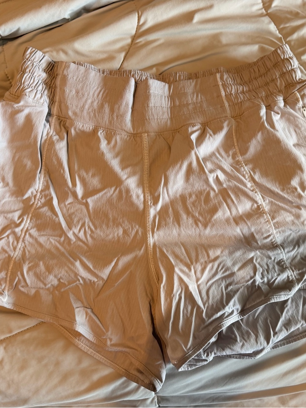 Lululemon Hotty Hot HR Light Grey Women's Active Shorts size 8
